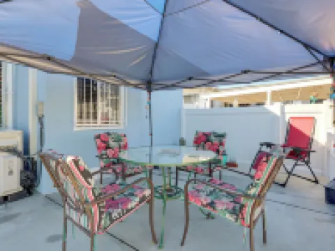 Stylish Home Near Sofi Stadium, LAX & Long Beach Hotels in Compton