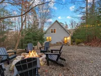 Modern A-Frame Cabin Getaway + Fire Pit + Deck Hotels in Fairview