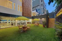 Ahuja Residency GCR Hotel a 