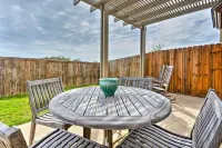 College Station Townhouse w/ Private Patio - Apartments