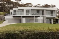 LUXURY BEACH HOUSE BINALONG at BAY OF FIRES