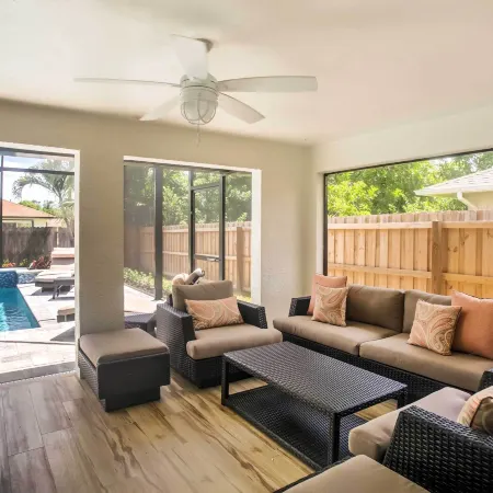 Naples Home w/ Lanai & Pool Near Vanderbilt Beach!