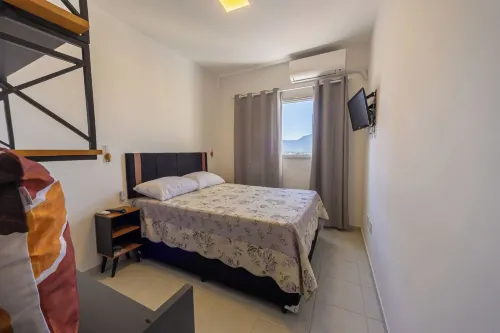 Apto Com Ar e 2 Dorm na Vila Mirim Perto da Praia