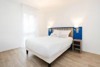 Quality Suites Saint-Malo - 2-Star