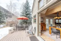 Huge Riverfront Deck + Walk Everywhere Viking Lodge 100a 3 Bedroom Condo by RedAwning - Swimmingpools