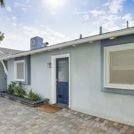 Convenient Whittier Retreat: Furnished Deck, Views
