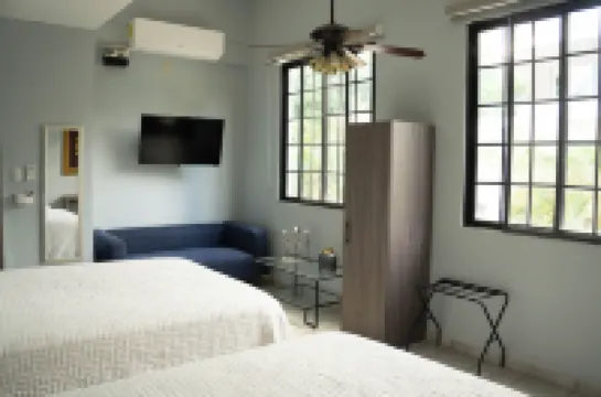 El Inn de la Moderna Hotels in 