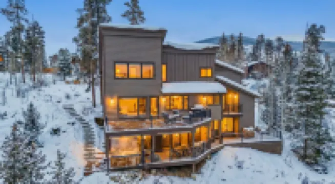 Stunning Lake Views and Cozy Hot Tub - Spacious Rocky Mountain Haven