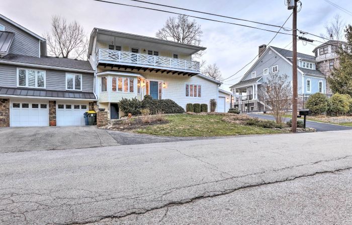 Waterfront Vacation Rental Near Louisville!
