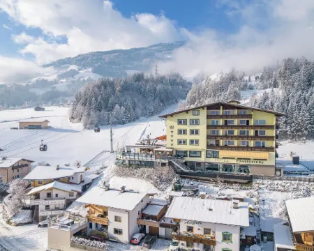 Hotel Waldfriede - der Logenplatz im Zillertal Hotels in Fügenberg