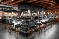 DoubleTree by Hilton Hotel Springfield - bar