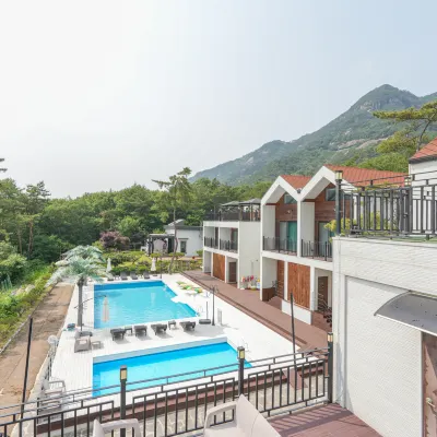 Jecheon Super 23 Pool Villa Hotels near Jeongbangsa