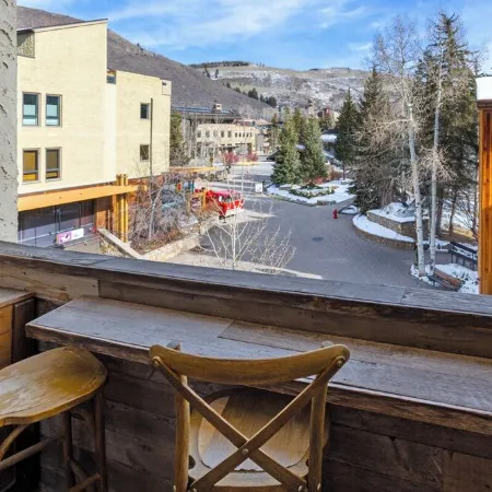 200 ft. to Gondola w/ parking, balcony, fireplace & views! Walk to shops & food!