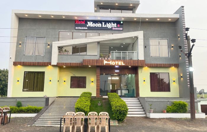 Hotel moonlight & restaurant