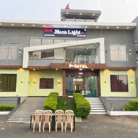 Hotel moonlight & restaurant