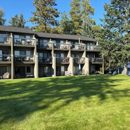 Bigfork Waterfront Condo Отели в г. Бигфорк