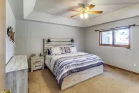 Deck w/ Lake Mac View! Spacious Family Retreat - Homestays