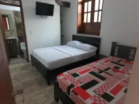 HOTEL COLONIAL A 100 MTS DE LA BASILICA Hotele w: Buga