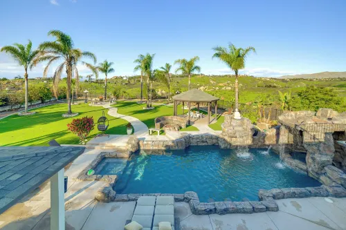 Expansive Riverside Mansion! Luxe, Family Friendly - Boutique