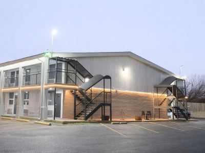 R Nite Star Inn and Suites -Home of the Cowboys & Rangers