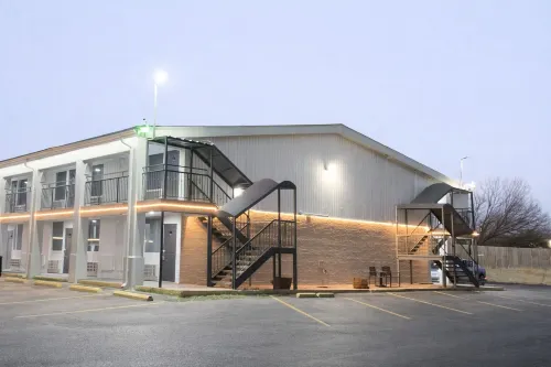 R Nite Star Inn and Suites -Home of the Cowboys & Rangers