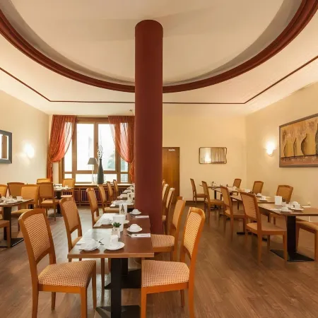 Palm Premium Hotel & Apartments Отели рядом с достопримечательностью «Парк Фольксгартен»