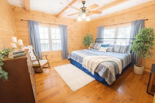 Enjoy Summer in Our Cabin While You Sit on Our Porch and Feel the Gentle Breeze. - Chalets