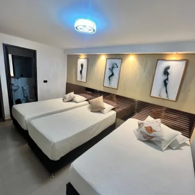 Hotel Lesus Hotels near 25