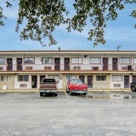 Cannon Inn by Capital O Gonzales TX