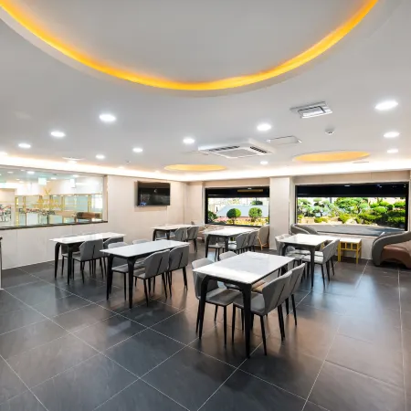 VAVANT TOURIST HOTEL Отели рядом с достопримечательностью «Железнодорожная станция Мокпо»