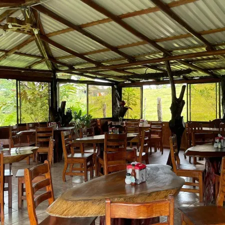 Cabañas Los Laguitos Rio Celeste