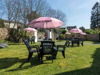 Auberge du Cheval Blanc Logis Hotel Hôtels à : Baud