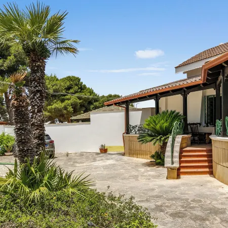 Villa Isidoro - Sea View and Garden, 50m to Beach
