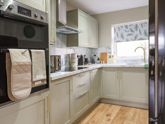 Perfect Booking 4 Bed Home With Garden Dining