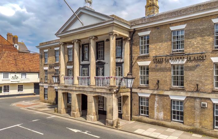 Mercure Salisbury White Hart Hotel & Apartments