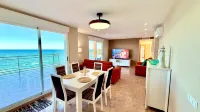 Beachfront Penthouse, 360 Large Private Terrace - Wifi
