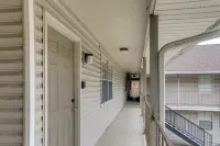 Walk to LSU Campus & Bars! Condo w/ Community Pool