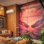 On Hostel Premium Com Traslado e Cafe