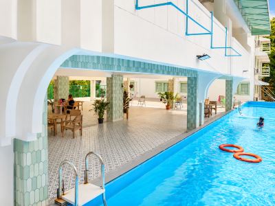Monday Capsule Hostel and Thai Traditional Bath Bangkok