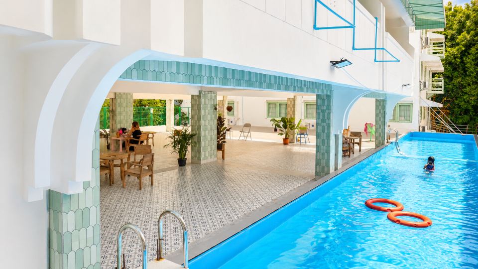 Monday Capsule Hostel and Thai Traditional Bath Bangkok