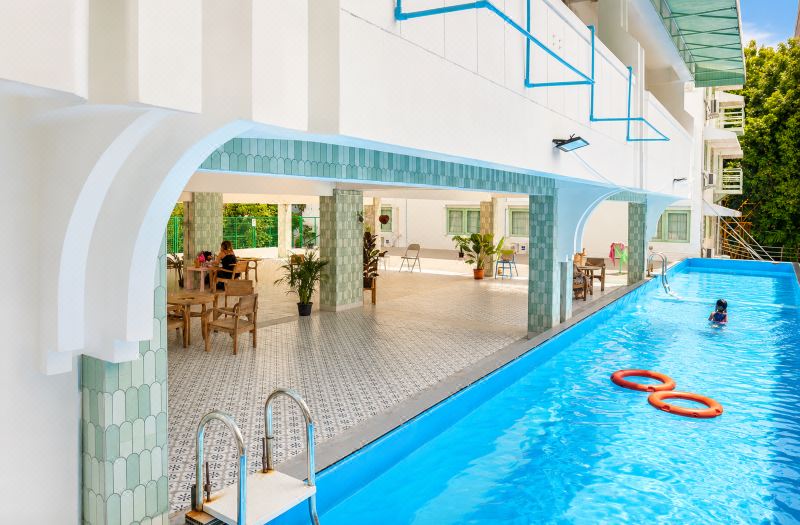 Monday Capsule Hostel and Thai Traditional Bath Bangkok