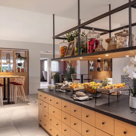 Ascona Lodge, Pool & Garden Retreat