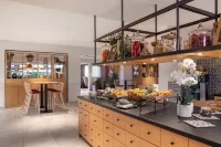 Ascona Lodge, Pool & Garden Retreat - Breakfast