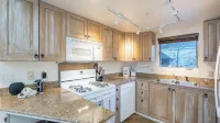 Double Diamond 23 by AvantStay - Balkoner
