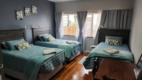 Charming 2-bedroom Apartment in Gqeberha With Garden Views - Apartments