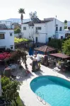 Room in Apartment - One Bedroom Apartment - Just 800 m from the Beach - con vista mare