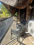 Serene Thatched Roof Retreat in Faerie Glen, Pretoria - مسبح خاص