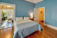 Quaint Anderson Home w/ Sunroom, Walk to Downtown! - Wifi