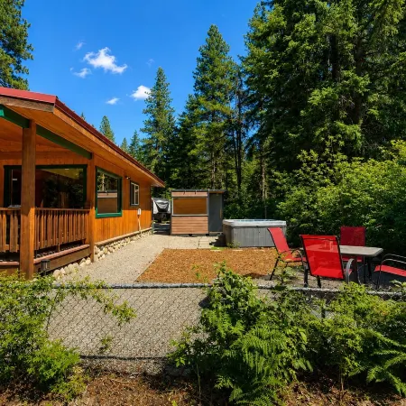 Rivers Edge 2 Bedroom Home by NW Comfy Cabins by RedAwning