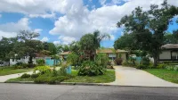 Sunny Priv. Entrance Suite & Bathroom w/ Patio Close to Beach & Downtown - Bungalows